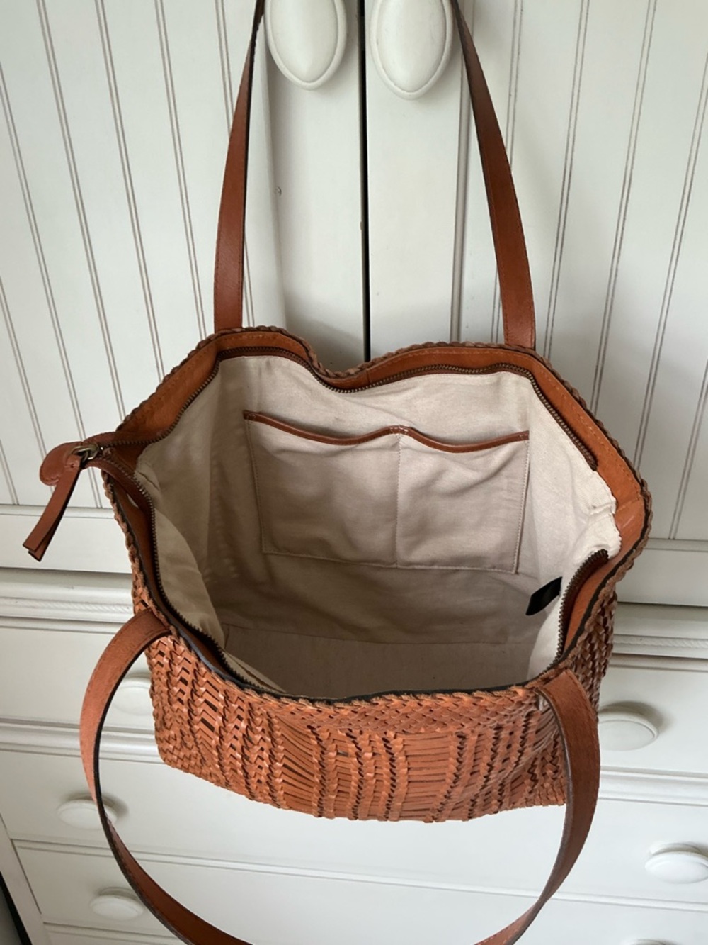 VEUC Woven Leather Zip Top Tote Handbag ๐ - Picture 4 of 13
